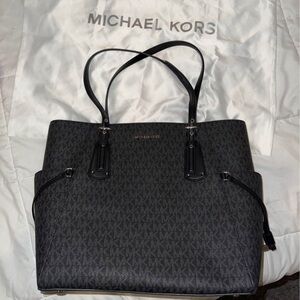 Michael Kors Signature East West tote